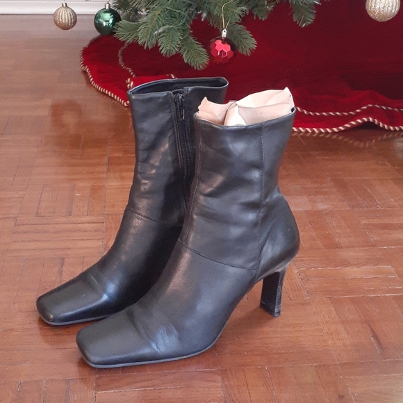 Aldo Shoes - 😍Vintage 90s Sqaure-Toe Aldo Leather Heeled Boots